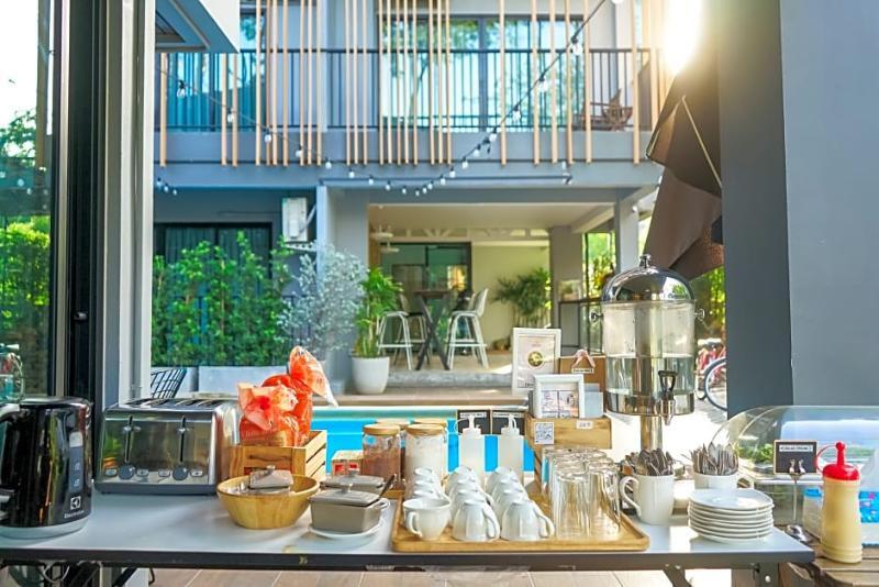 Nest By Sangob Hotell Bangkok Exteriör bild